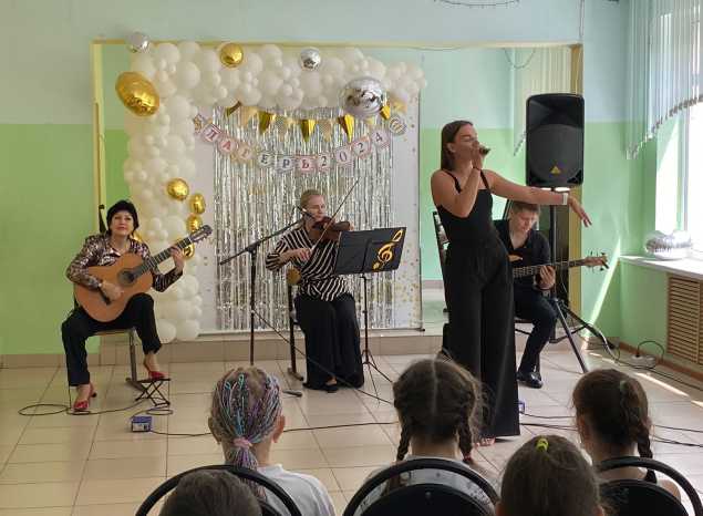 Музыкальная программа для ребят из пришкольного лагеря гимназии № 42